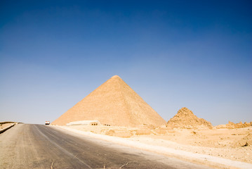 Fototapeta na wymiar giza pyramid in cairo egypt