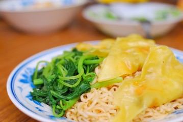 Chinese style vegetarian noodles