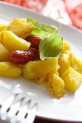 bratkartoffel mit miniwürstchen