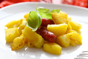 bratkartoffel mit miniwürstchen