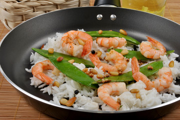 grilled shrimp with organic rice and vegetable