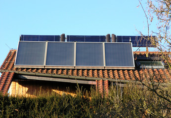 Röhren und Flachkollektoren