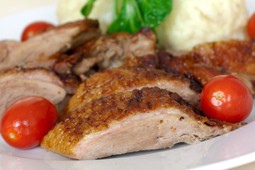 Entenbrust, gebraten-mit Kloß,Feldsalat