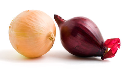 two bulbs of red and yellow onion