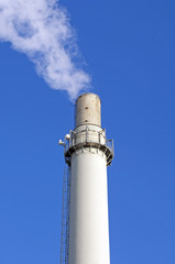 Dampfender,rauchender Schornstein