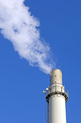 Dampfender,rauchender Schornstein