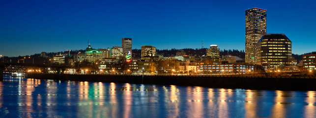 Fototapeta premium Portland, Oregon at twilight