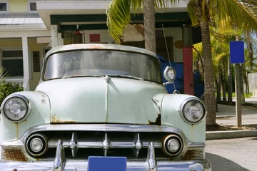Crédence de cuisine en verre imprimé Voitures anciennes cubaines Vieille voiture verte claire américaine vintage classique