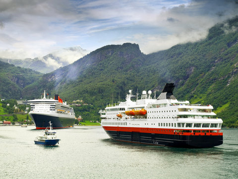 Cruises in the Geirangerfjord