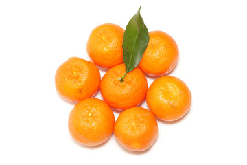 Fototapeta na wymiar fresh mandarin fruits with green leaves isolated on white