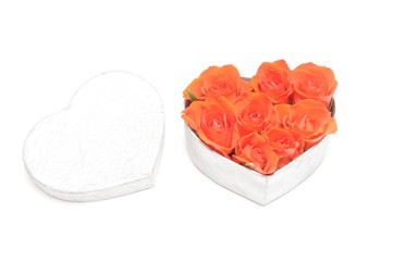 Dose mit roten Rosen