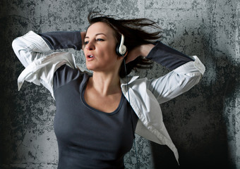 listen to the music 2_2