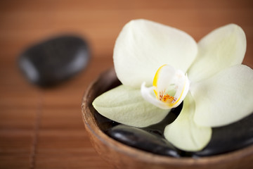 Obraz na płótnie Canvas Composition zen - fleur orchidée et pierres