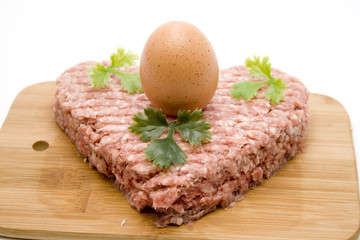 Hackfleisch mit Ei