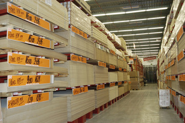 Almac&eacute;n de maderas 184