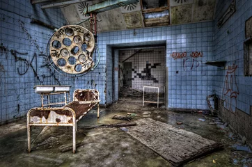 Selbstklebende Fototapete Altes Krankenhaus Beelitz im OP