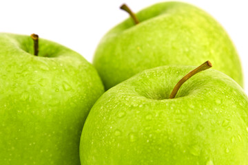 Apfel Granny Smith isoliert auf weißem Hintergrund