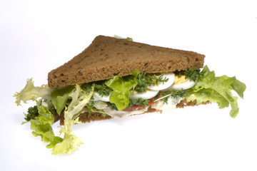 Sandwich mit Eiern und Salat