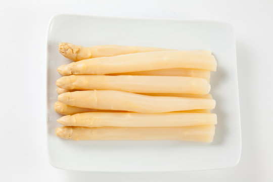 lots of tasty white asparagus