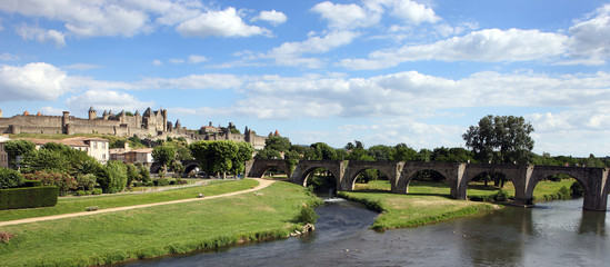 Fototapeta na wymiar carcassonne widok z mostu