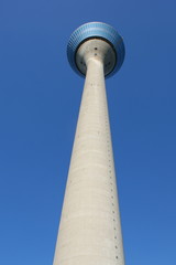Düsseldorfer Fernsehturm am Düsseldorfer Medienhafen