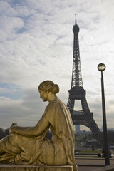Fototapeta na wymiar Paris Statua w Trocadero