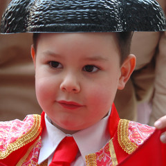 niño de carnaval disfrazado de torero
