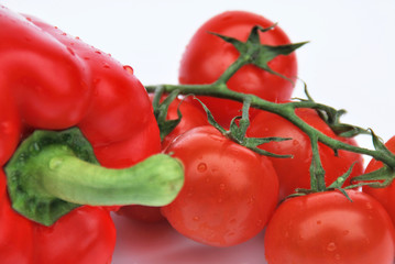 Paprika und Strauchtomaten
