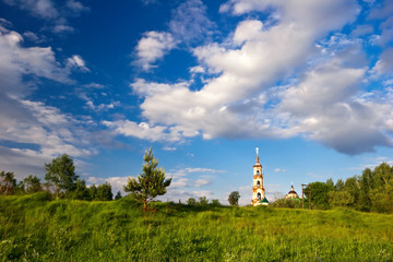 Obraz premium Sunny summer field with church