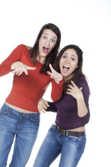 deux jeunes femmes super heureuses