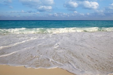 Fototapeta na wymiar Morze Karaibskie tropikalnych plaża niebieski turkus