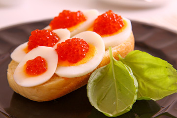 gefüllte eier mit kaviar