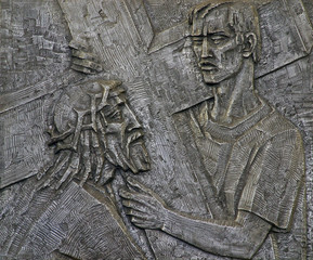5th Station of the Cross - Simon of Cyrene carries the cross