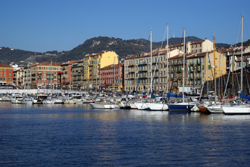 Fototapeta na wymiar Port w Nicei we Francji