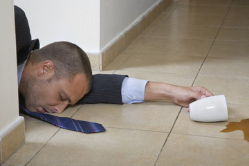 Hombre Dormido con Cafe