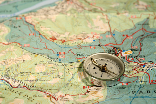 Compass on a map © Diego Barbieri