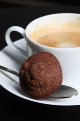 tasse à café et petit gateau