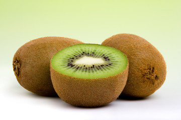 Fototapeta na wymiar Fruits et vitamines - kiwi