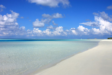 plage déserte des îles maldives