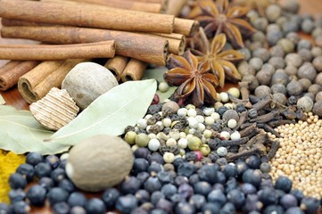 Nelken, Pfeffer, Anis, Wacholder, .........