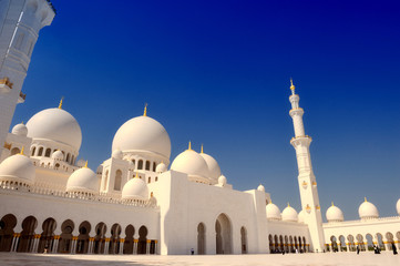 Fototapeta na wymiar Sheikh Zayed Meczet w Abu Dhabi XVIII