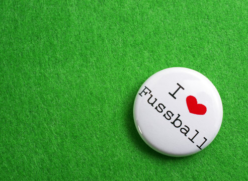 I love Fu&szlig;ball - Button - Close-up - Nahaufnahme
