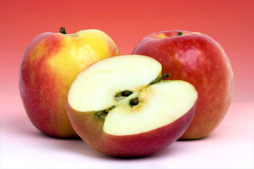 Fruits et vitamines - Pomme "Pink Lady"