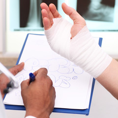 Hand im Verband