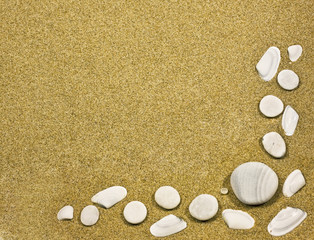 Fototapeta na wymiar Frame with seashells and sand
