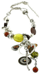 collier fantaisie métal perles fond blanc
