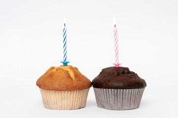Vanille und Schokoladenmuffin mit Kerzen