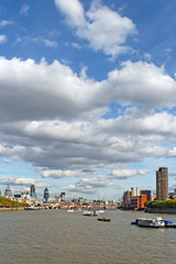 Naklejka premium Cloudscape over River Thames, London