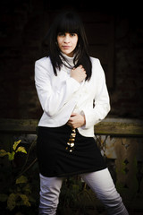 Attraktives teenager Mädchen in Pose