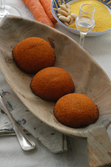 Torta gialla - mandorle carote grappa farina gialla - Veneto